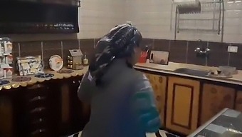 Afroamerická Milf Sharmota Zažíva Svoje Severné Dobrodružstvo.