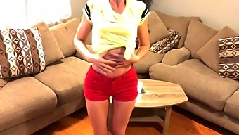 Zvodný Brušný Tanec A Horúca Striptízová Show Nevlastnej Sesternice Na Porn Hub
