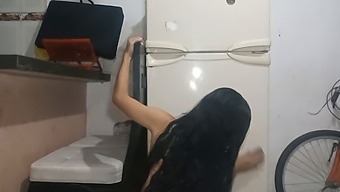 Young Stepsister Seeks Oral Pleasure And Eagerly Accepts My Offer